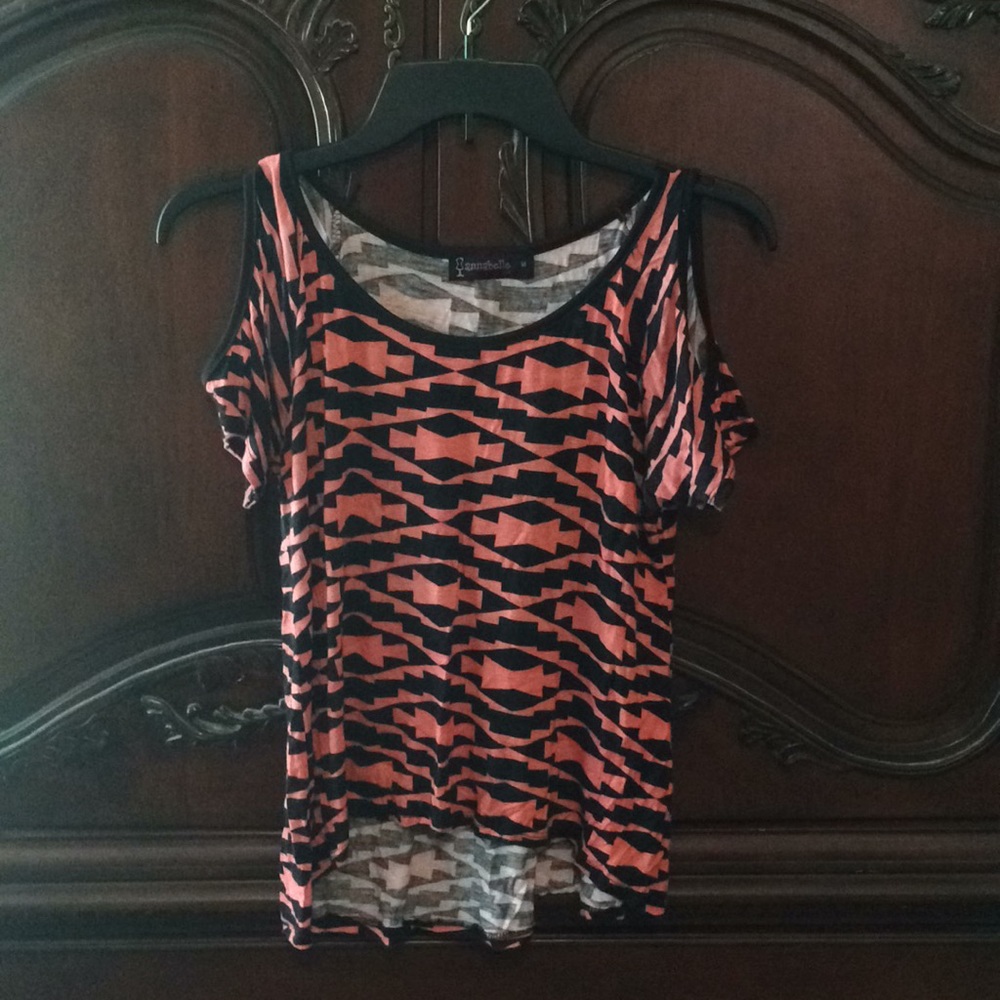 Junior top with keyhole sleeves